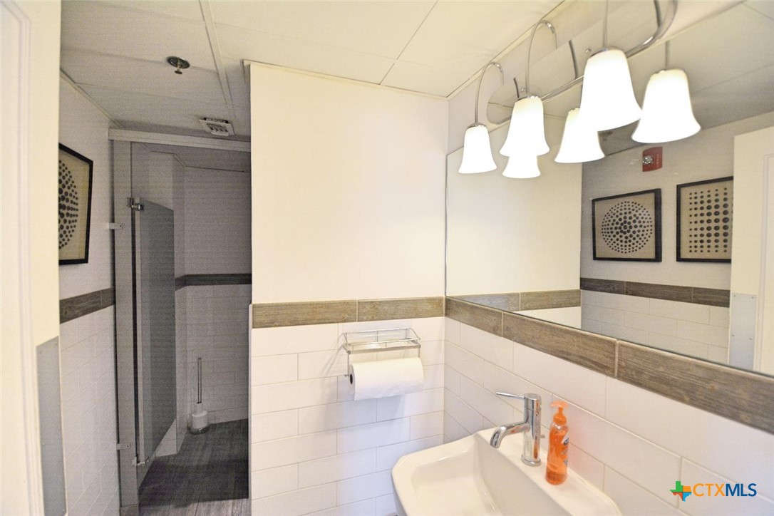 217 S River Street 300 Property Photo 26