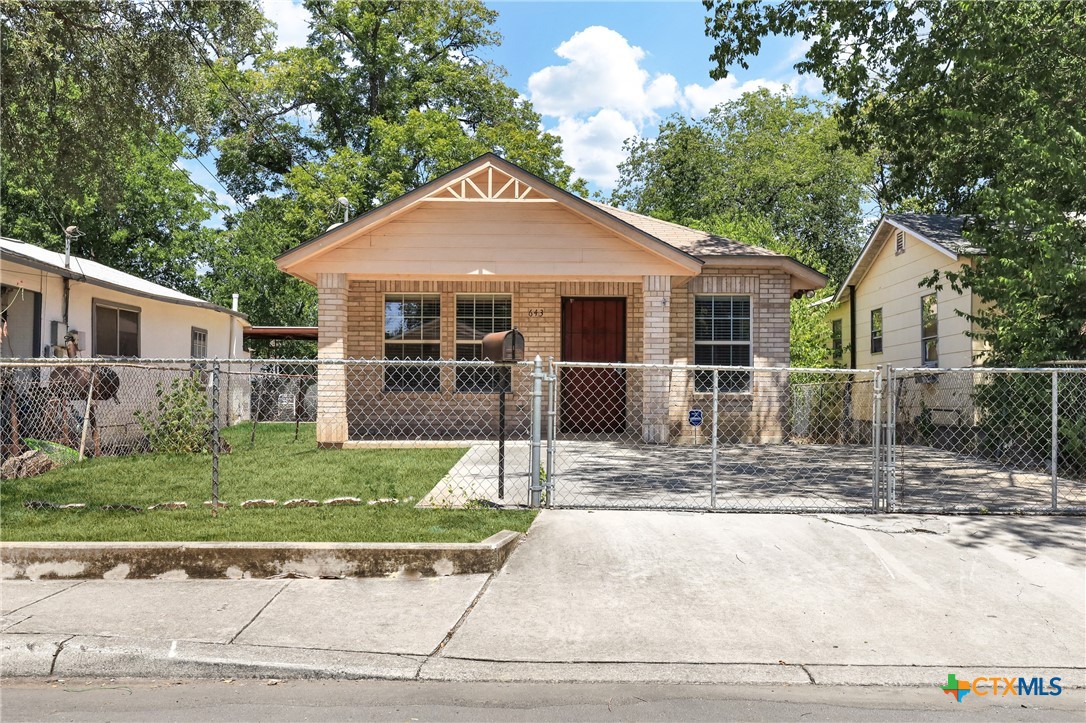 643 Mercedes Street Property Photo
