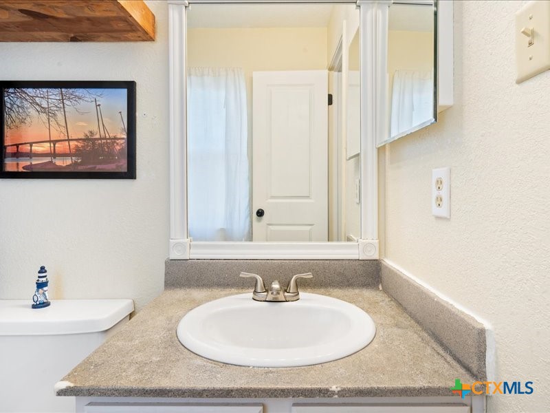 2305 Hemlock Drive Property Photo 6