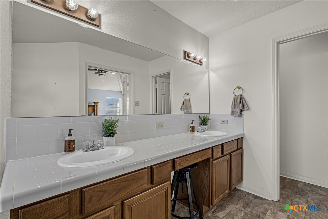 13551 E Highway 79 Property Photo 26