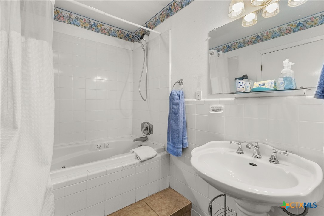 1385 Edwards Boulevard Property Photo 19
