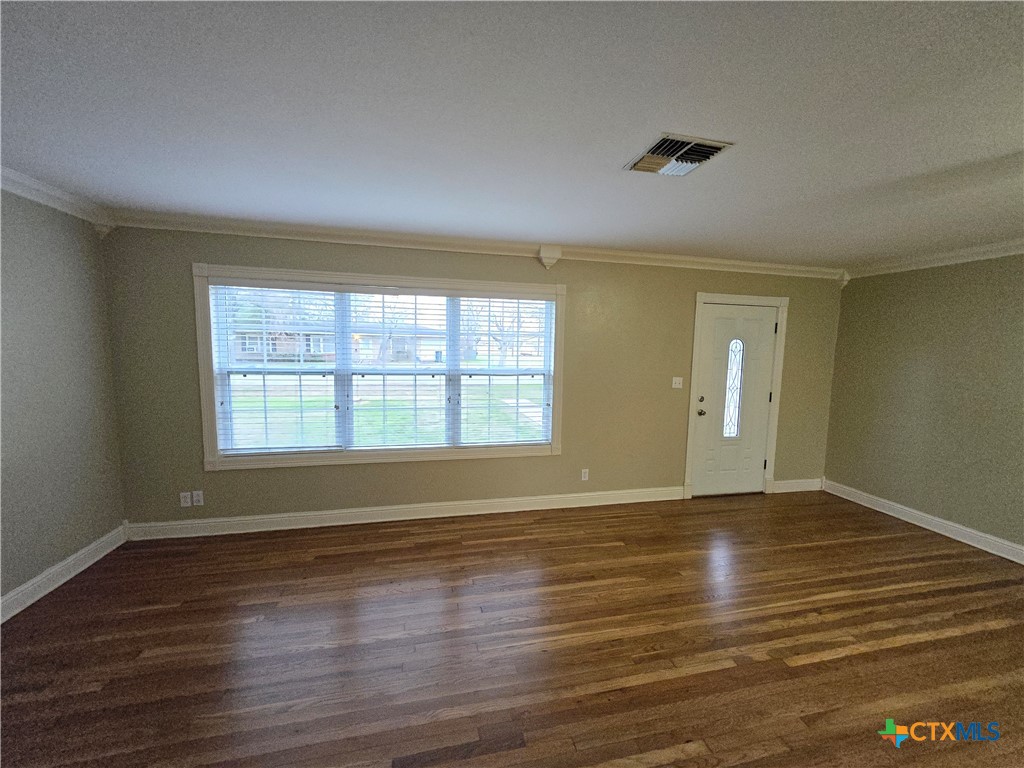 704 Farley Street Property Photo 4