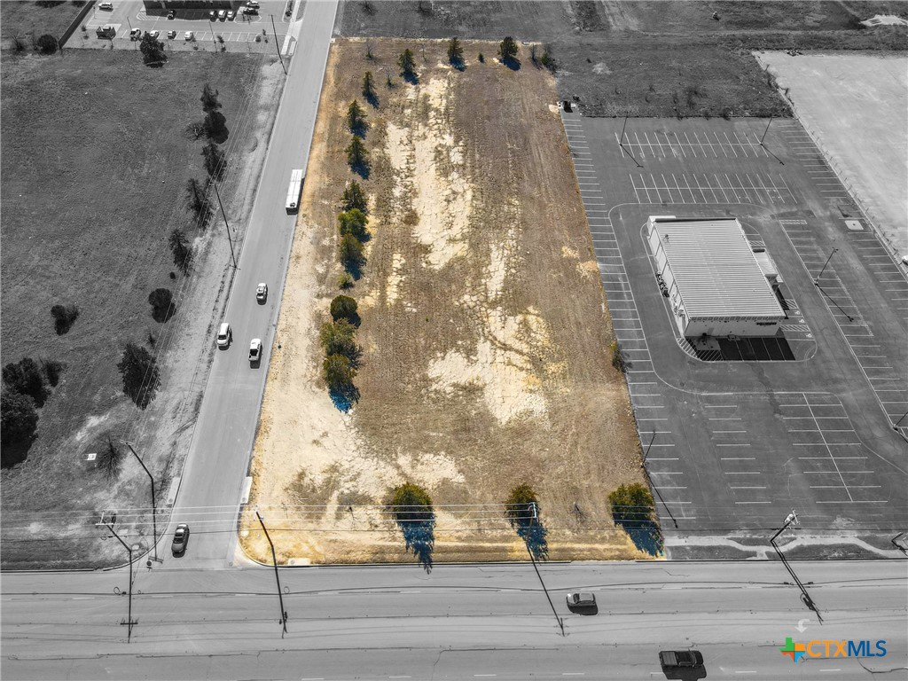 502 W Elms Road Property Photo 1