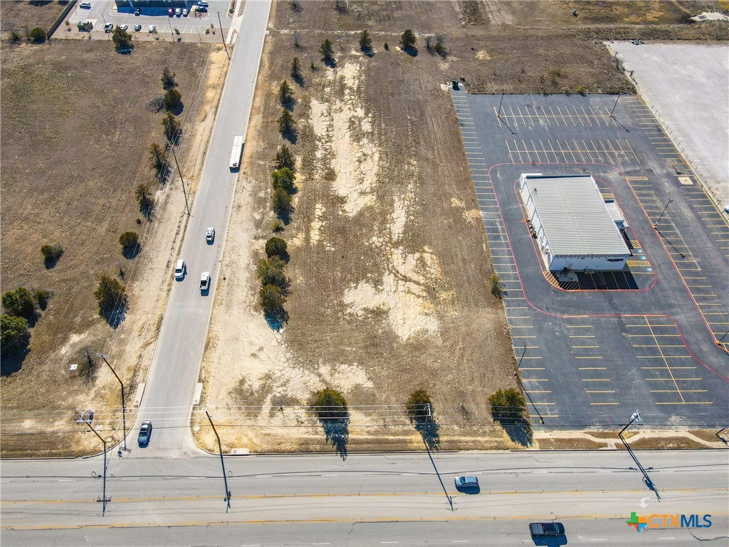 502 W Elms Road Property Photo 8