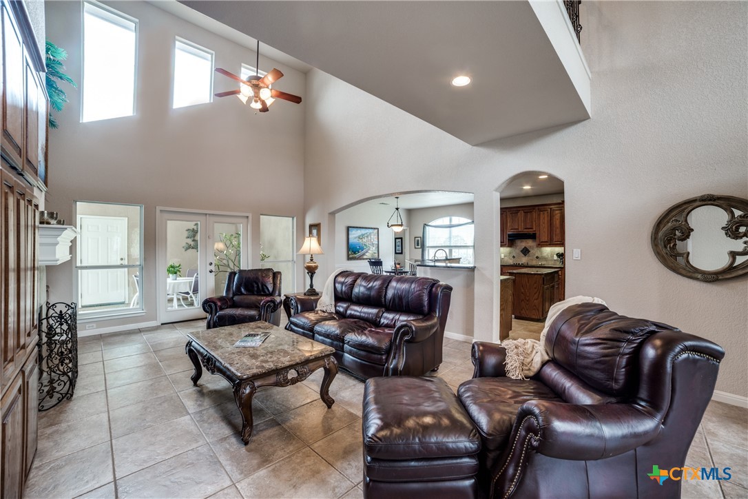 2827 Meadow Breeze Property Photo 9