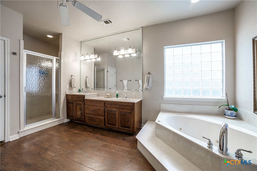 2827 Meadow Breeze Property Photo 19
