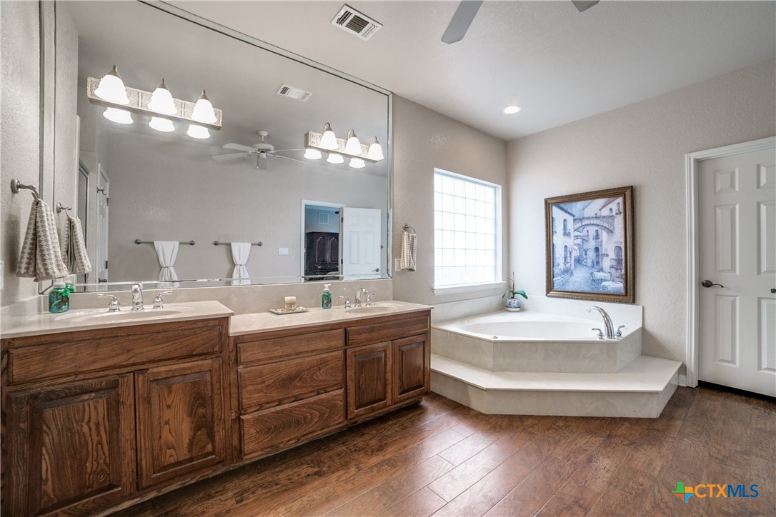 2827 Meadow Breeze Property Photo 20