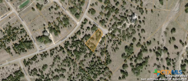 2122 Angeles Court Property Photo 4