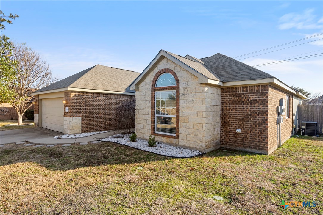 7531 Amber Meadow Loop Property Photo 4