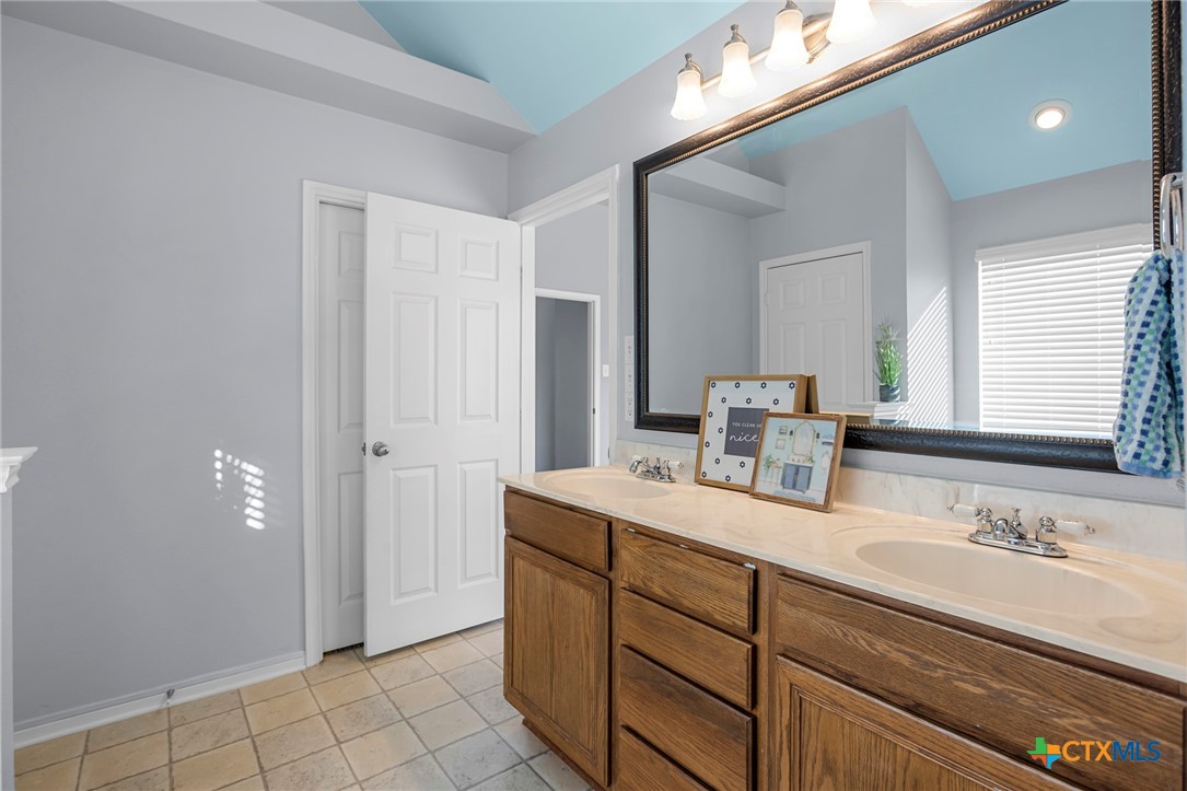 7531 Amber Meadow Loop Property Photo 24