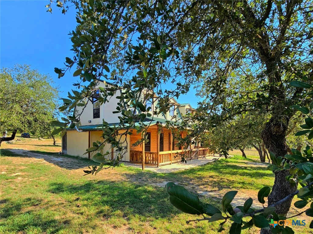 180 Hondo Spur Property Photo 2