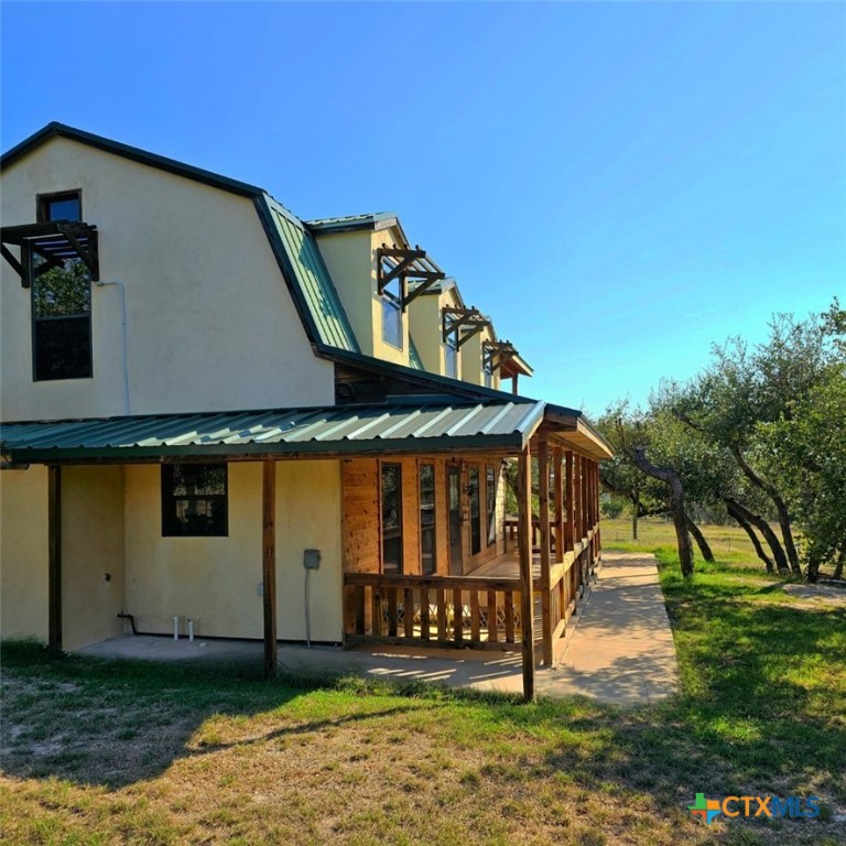 180 Hondo Spur Property Photo 5