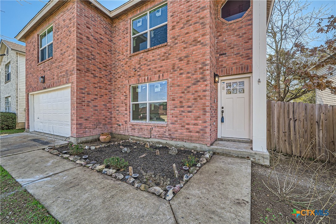 2604 Andres Way Property Photo 3
