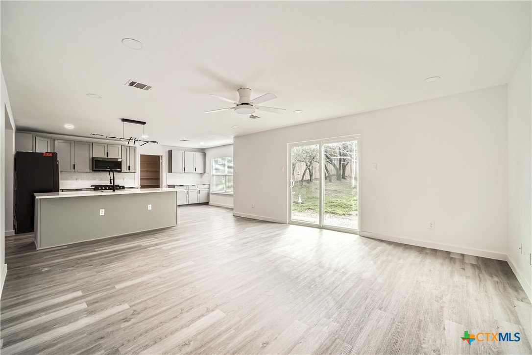 2604 Andres Way Property Photo 8