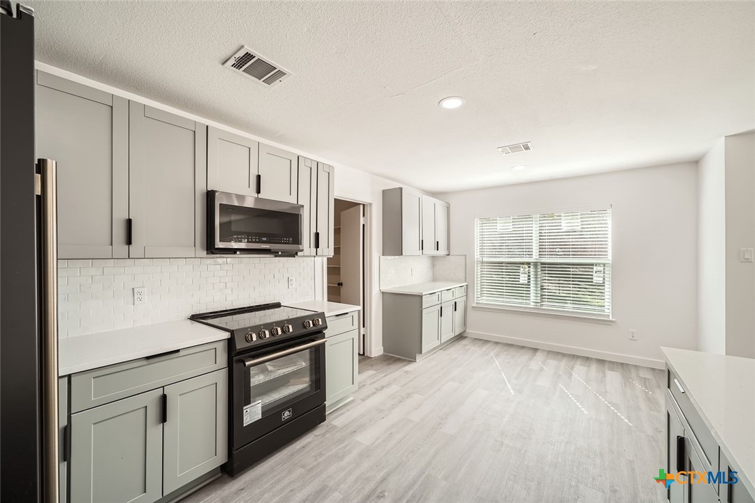2604 Andres Way Property Photo 10
