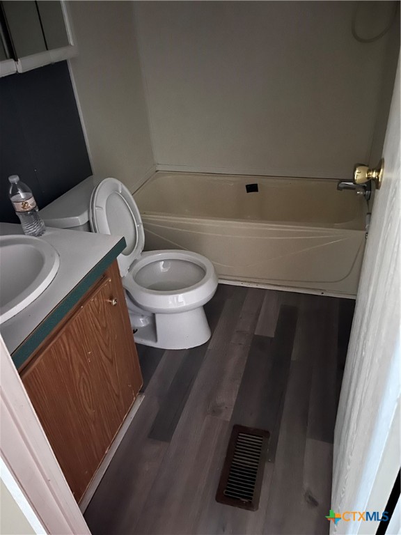 104 S Peach Street Property Photo 9