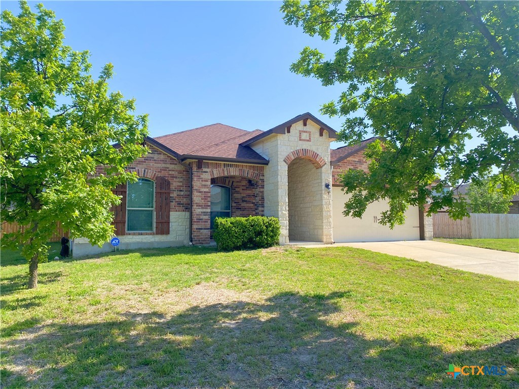 1124 H K Allen Parkway Property Photo 1