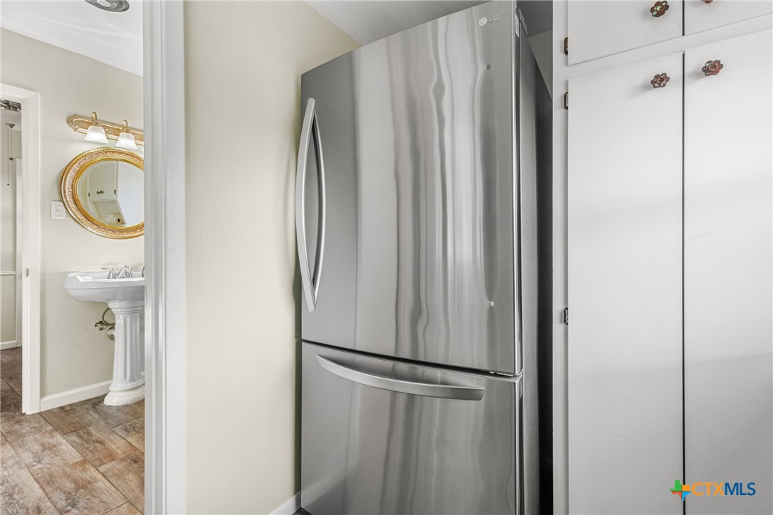 410 Downing Street Property Photo 28