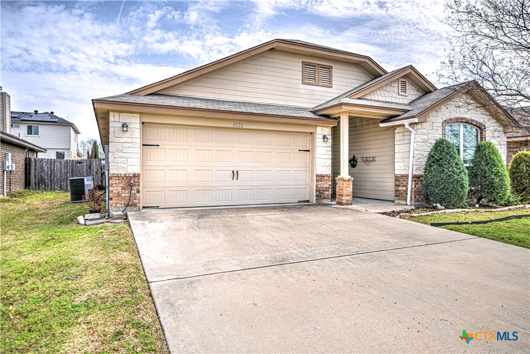 6826 Ambrose Circle Property Photo 4
