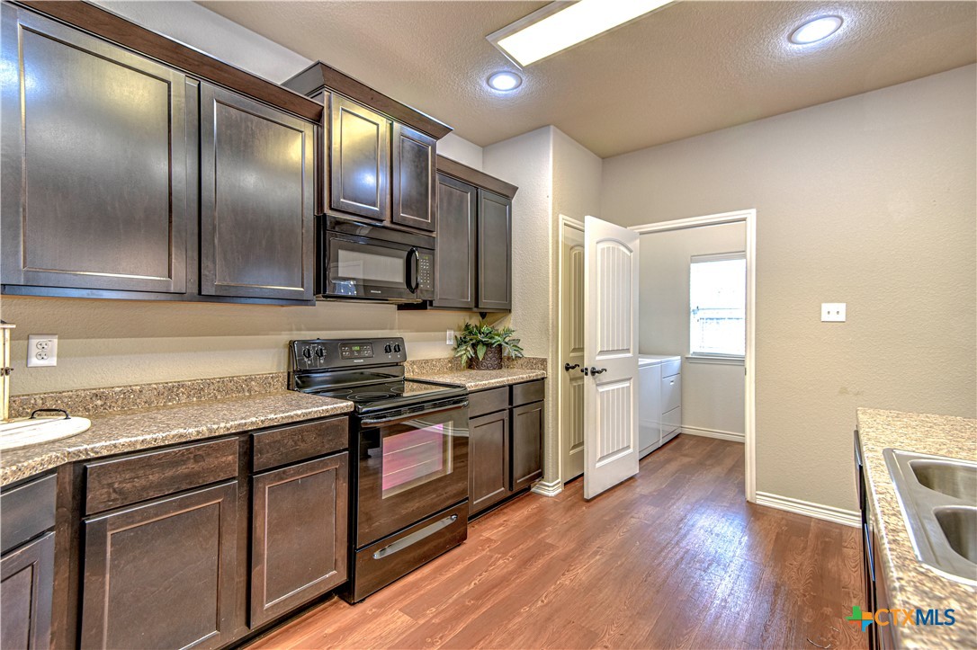 6826 Ambrose Circle Property Photo 17