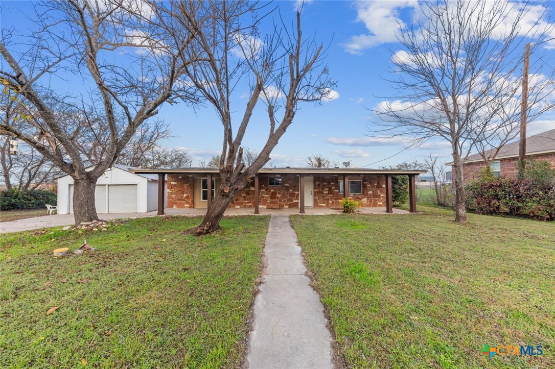 209 W Arlo Road Property Photo 1
