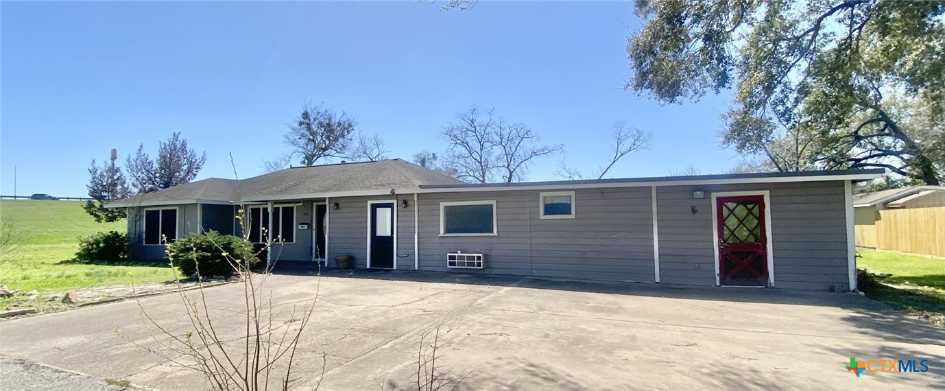 1003 N Kleas Street Property Photo 2