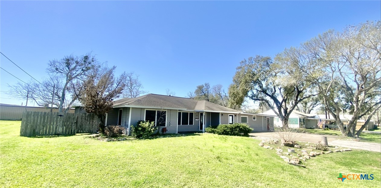 1003 N Kleas Street Property Photo 3