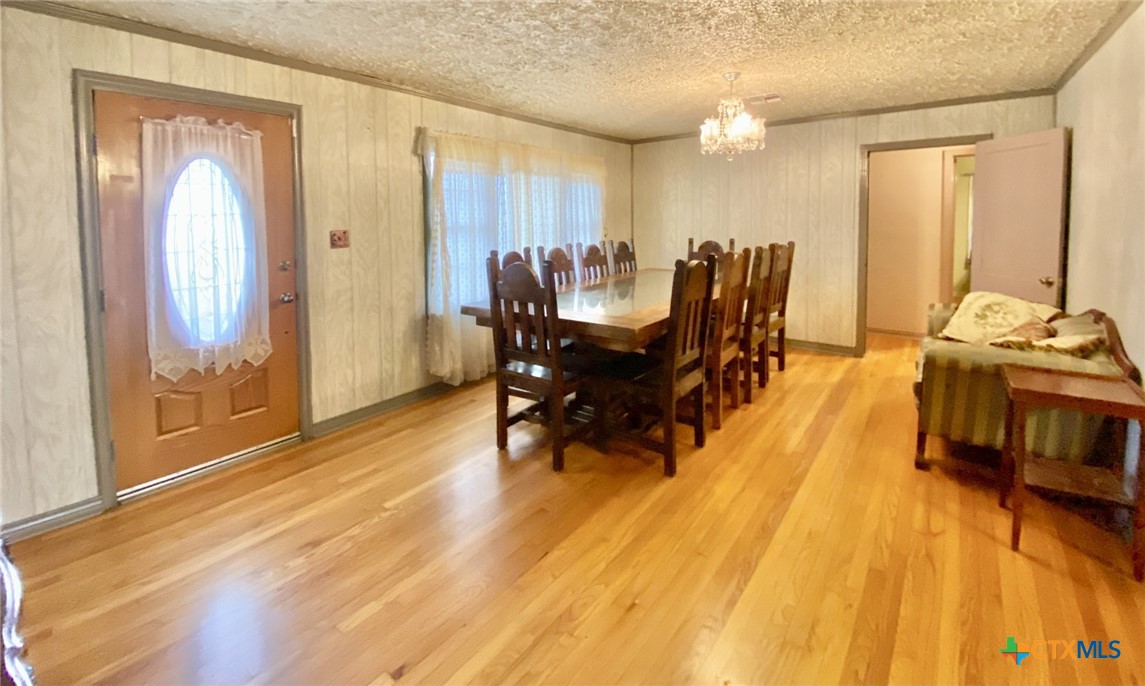 1003 N Kleas Street Property Photo 9