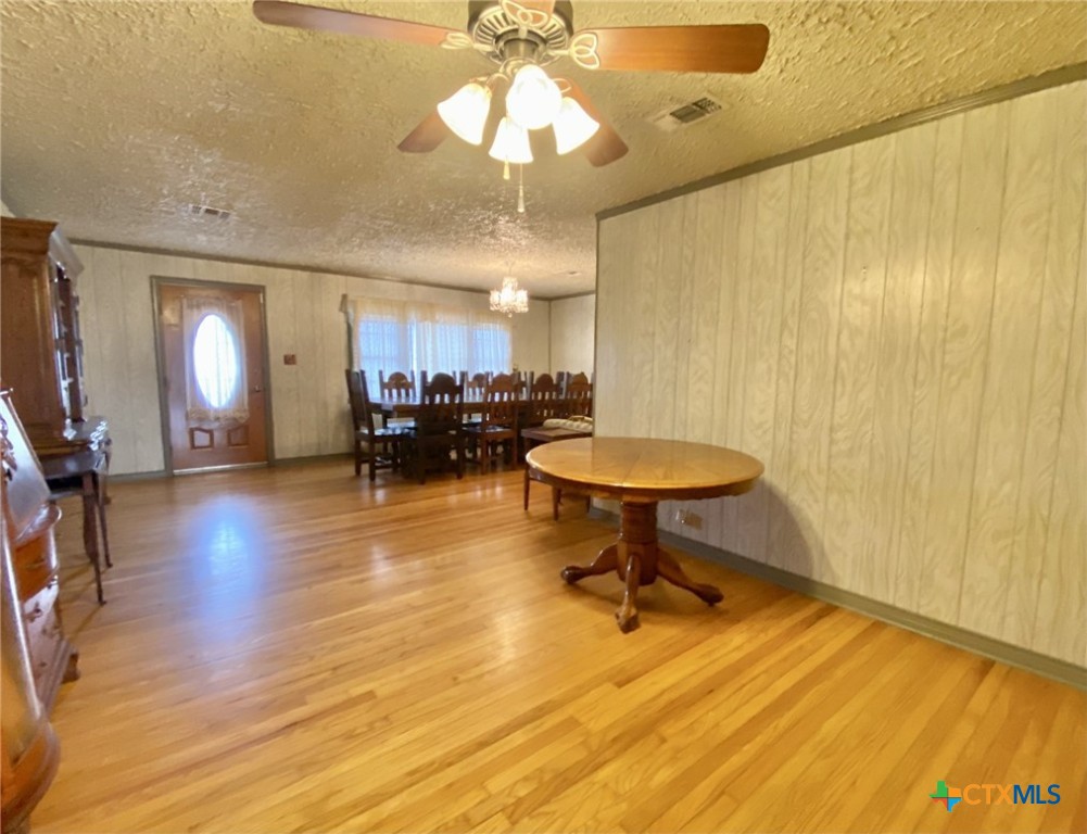 1003 N Kleas Street Property Photo 11