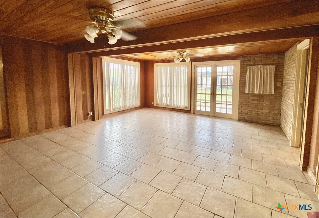 1003 N Kleas Street Property Photo 14