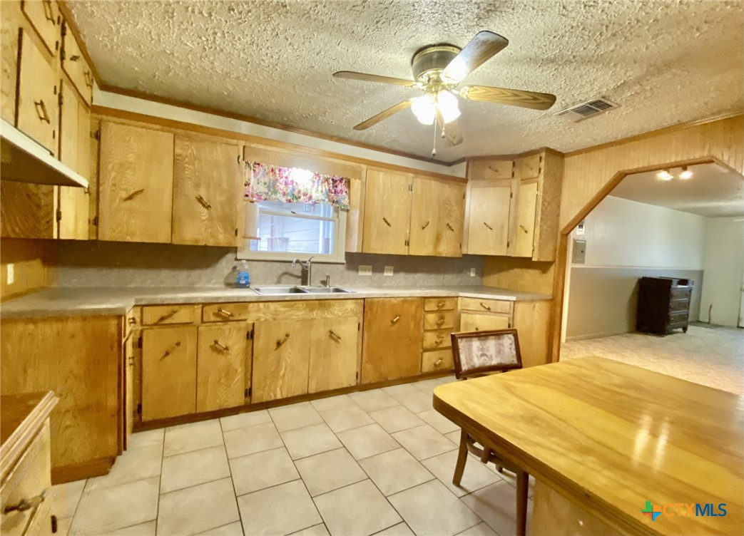 1003 N Kleas Street Property Photo 18