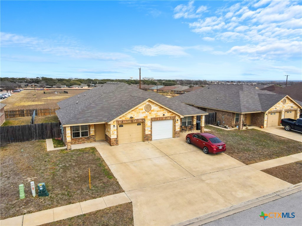 4509 Passion Flower Loop Property Photo 3