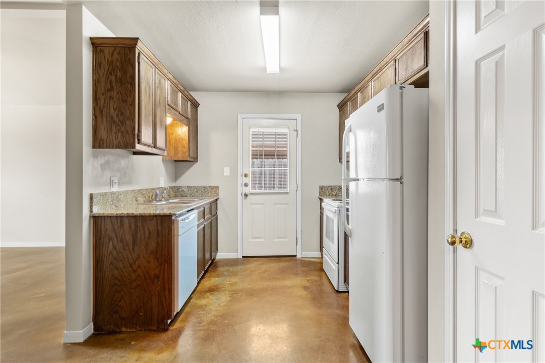 4509 Passion Flower Loop Property Photo 5