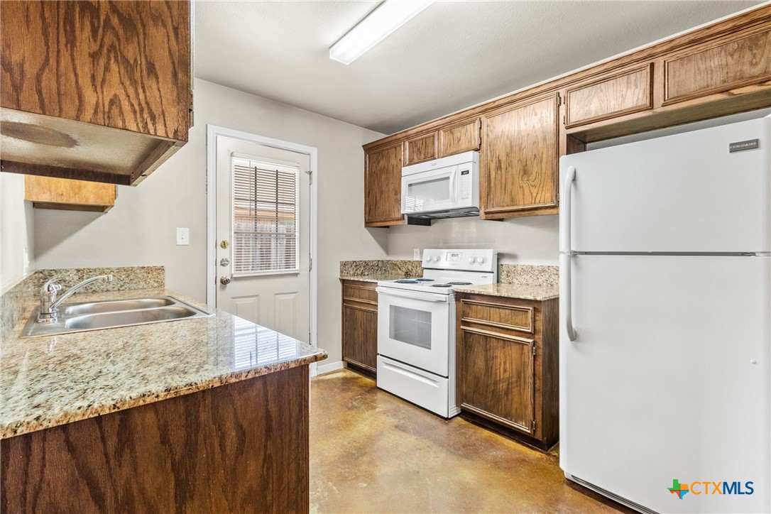 4509 Passion Flower Loop Property Photo 6