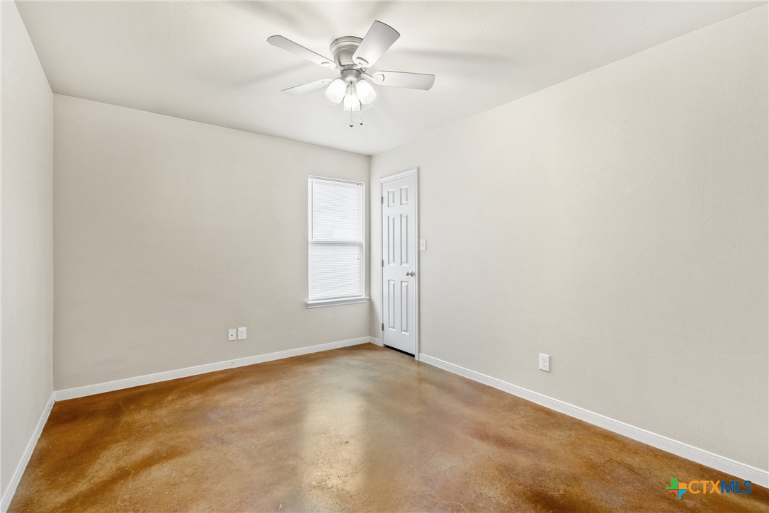 4509 Passion Flower Loop Property Photo 15