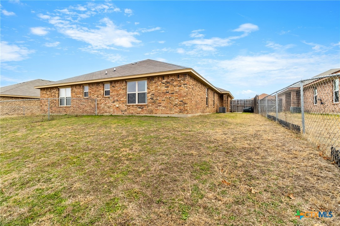 4509 Passion Flower Loop Property Photo 17