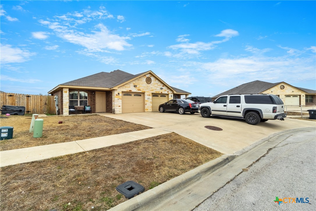 4509 Passion Flower Loop Property Photo 20