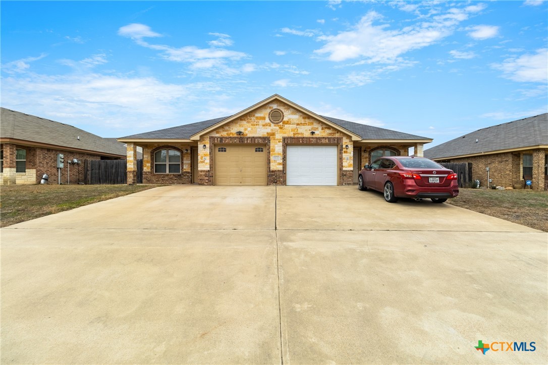 4509 Passion Flower Loop Property Photo 23