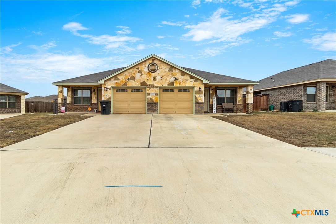 4509 Passion Flower Loop Property Photo 29