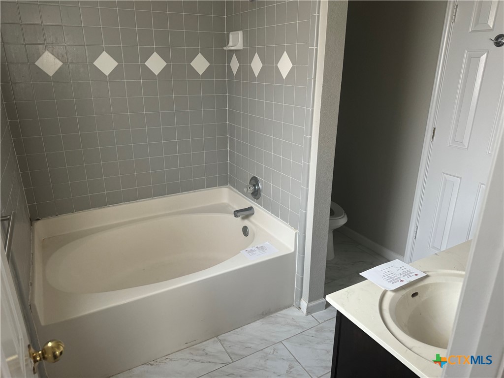 503 Medina Drive Property Photo 10