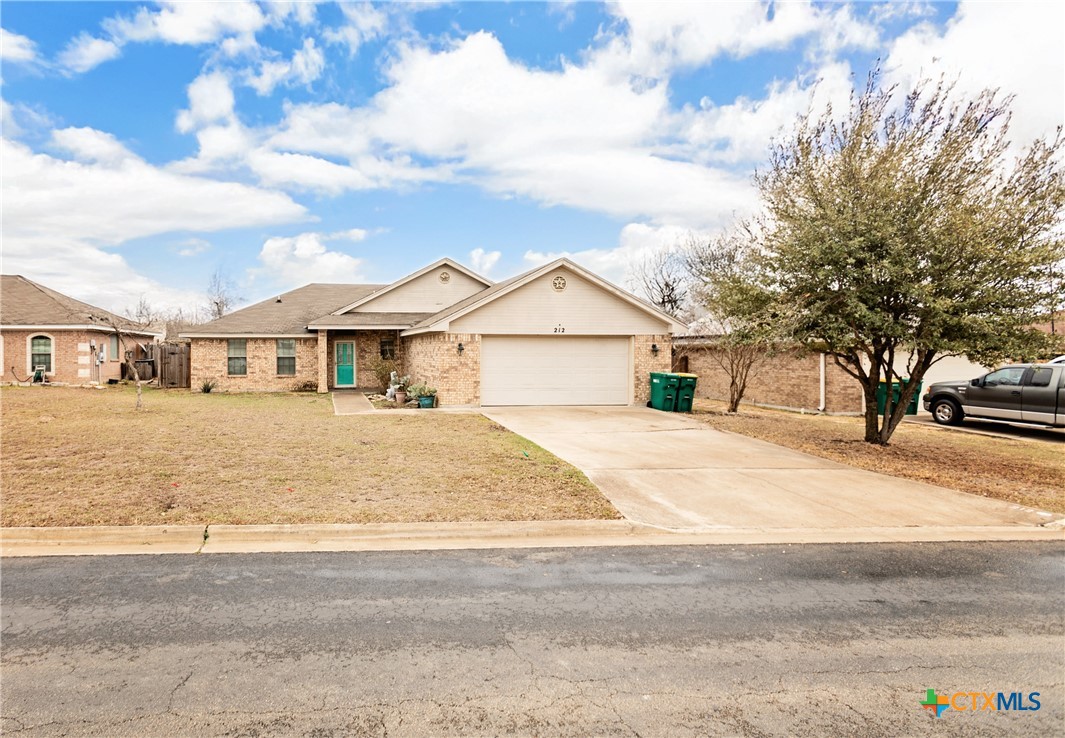 212 Oak Ridge Drive Property Photo 1