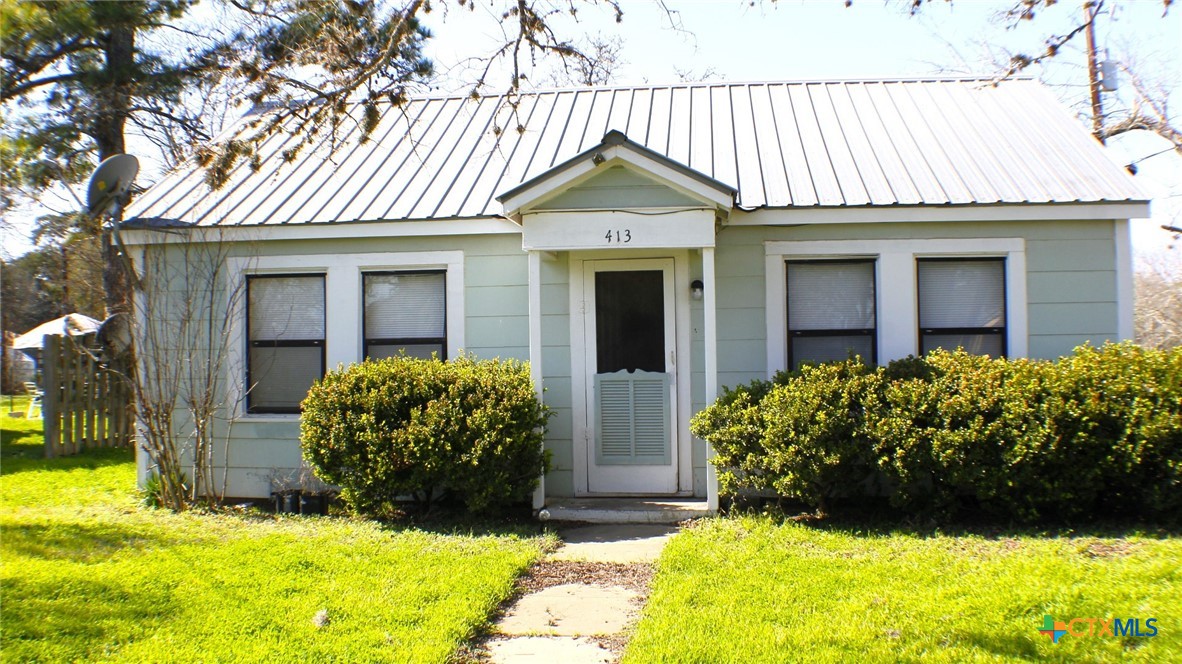 413 N Avenue D Property Photo