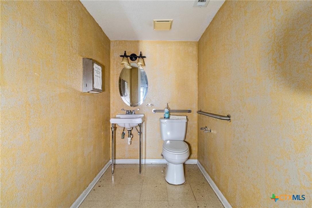 2900 Trimmier Road Property Photo 16