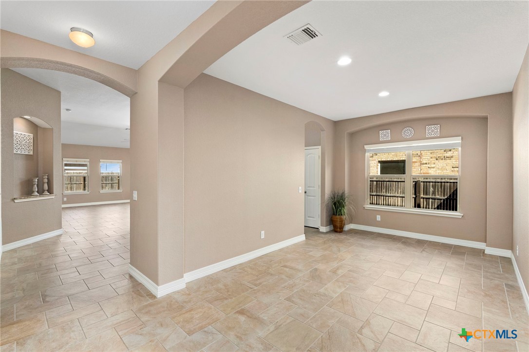 1421 Shadow Rock Property Photo 7