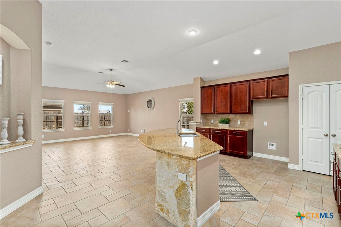 1421 Shadow Rock Property Photo 9