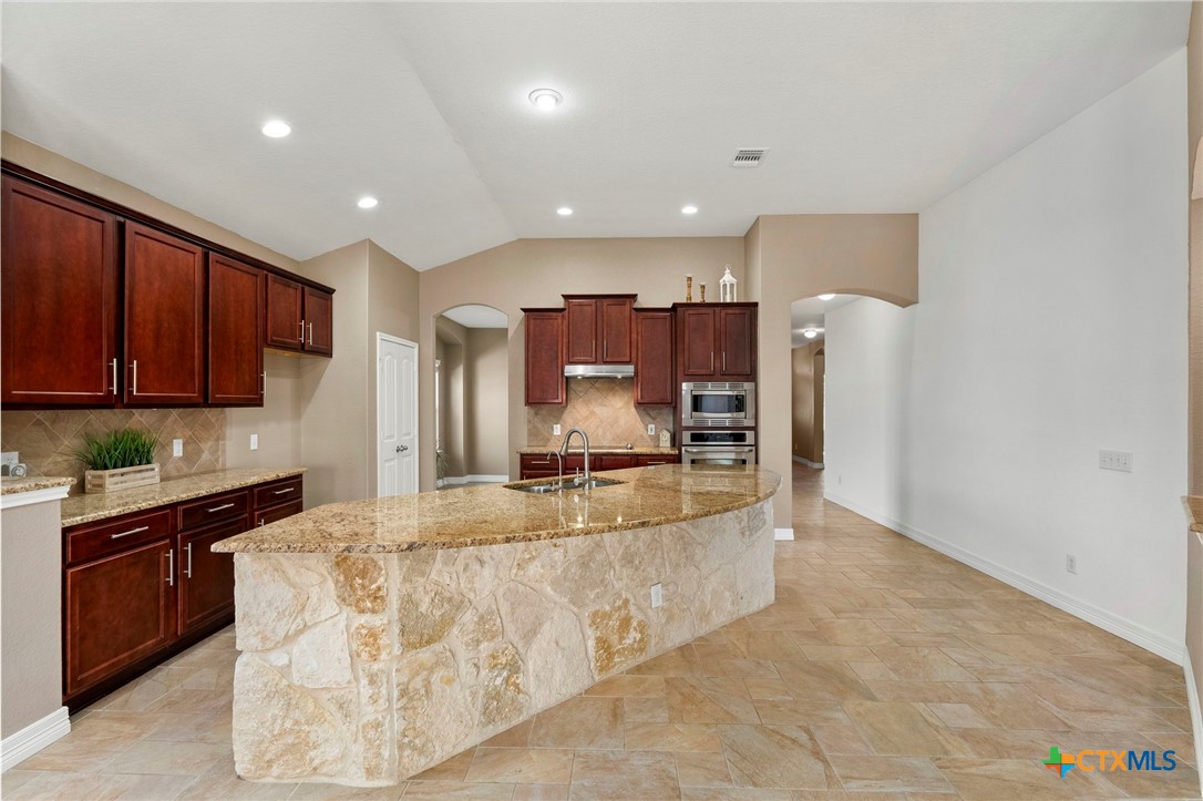 1421 Shadow Rock Property Photo 11