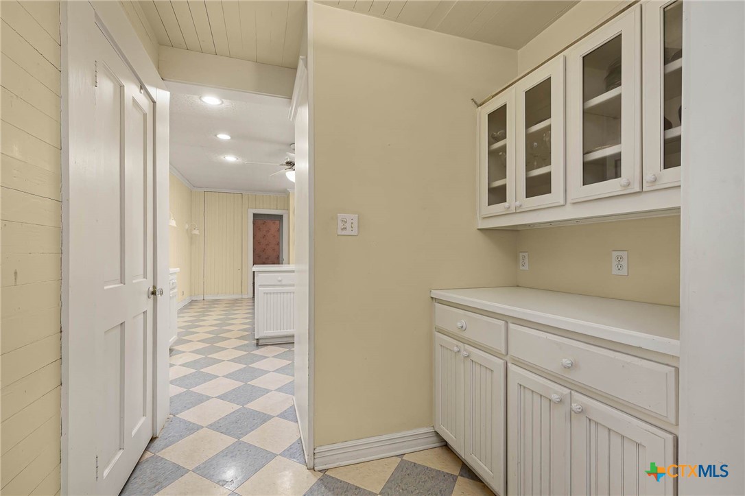 633 S Castell Avenue Property Photo 33