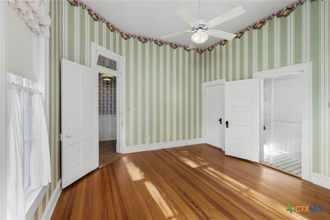 633 S Castell Avenue Property Photo 34