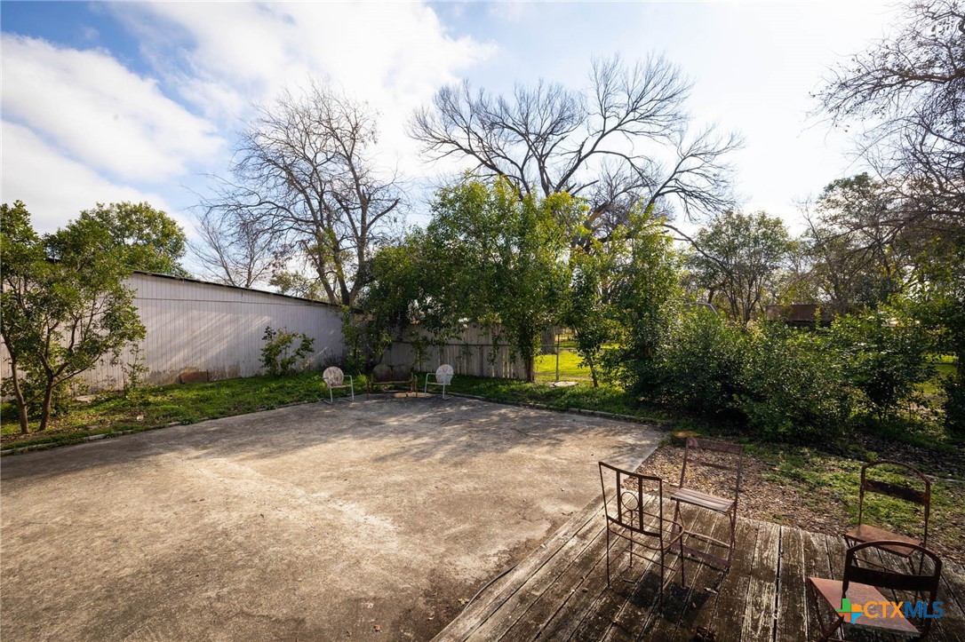 633 S Castell Avenue Property Photo 38