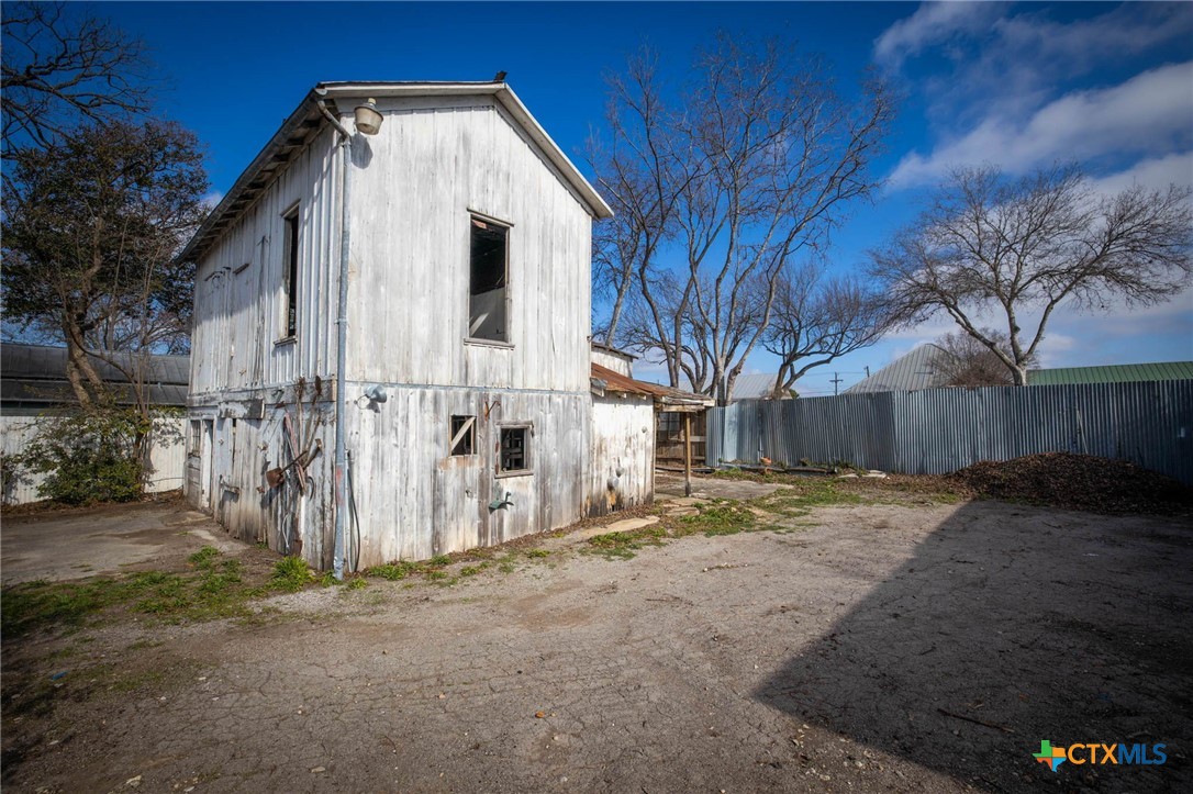 633 S Castell Avenue Property Photo 40